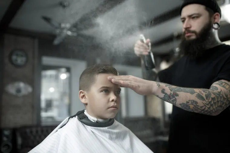 Salon de coiffure homme pour coupe enfant de moins de 12 ans sans rendez-vous à Reims, Reims, The Artist